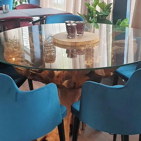 Treetop Hangout & فندق غوتنبرغ