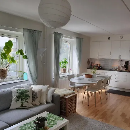 Fresh 1-Master-Bedroom Close To Korsvaegen/Liseberg Homestay szállás *