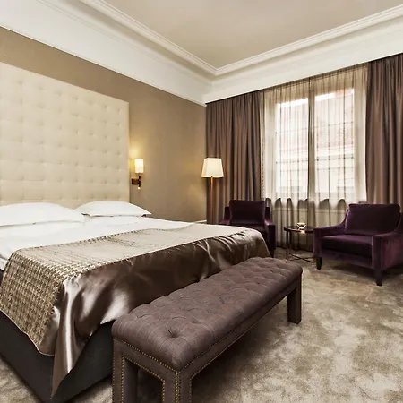 Elite Plaza Hotel 4*