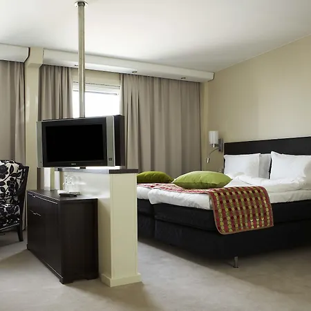 Elite Plaza Hotel 4*