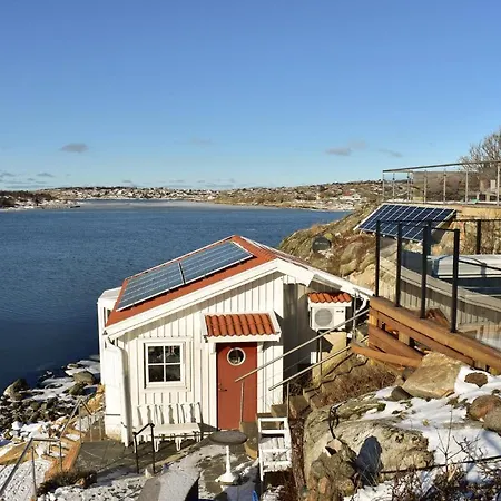 Stunning In Torslanda With Jacuzzi, Sauna And Wifi Gothenburg