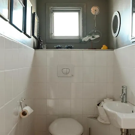 Stunning In Torslanda With Jacuzzi, Sauna And Wifi * Göteborg