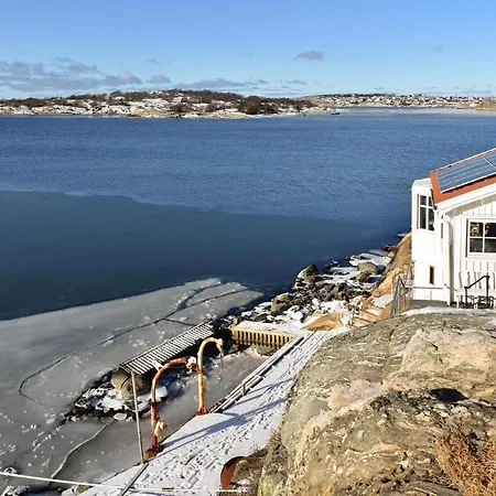 Stunning In Torslanda With Jacuzzi, Sauna And Wifi * Gothenburg