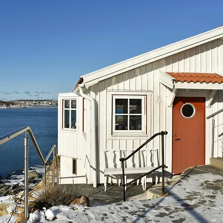 Stunning In Torslanda With Jacuzzi, Sauna And Wifi * Gothenburg