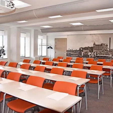 Quality Waterfront فندق