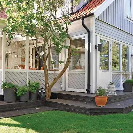 Nice Home In Vaestra Froelunda With Wifi *