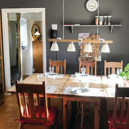 Nice Home In Vaestra Froelunda With Wifi 度假居 *