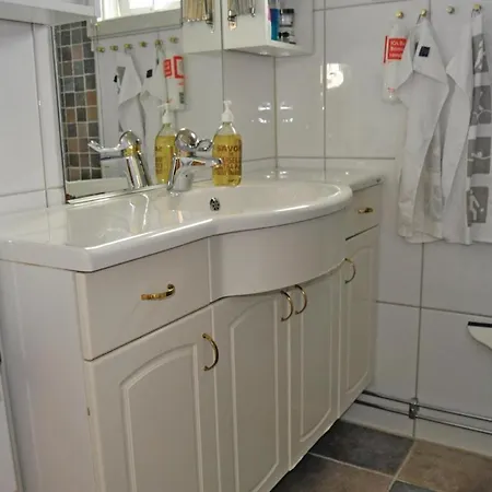 Nice Home In Vaestra Froelunda With Wifi *