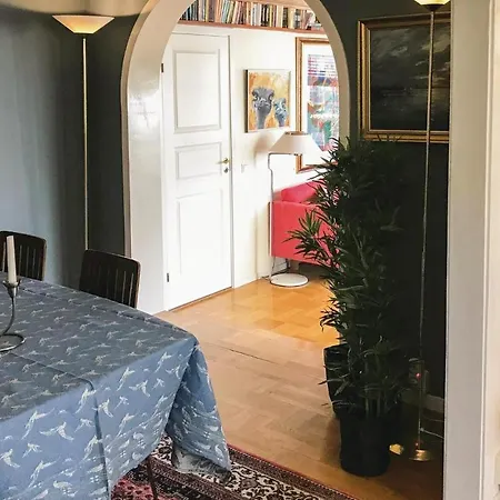 Nice Home In Vaestra Froelunda With Wifi 度假居 *