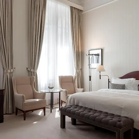 Elite Plaza Hotel 4*