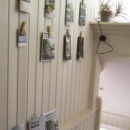 לינה וארוחת בוקר Torpet Mon