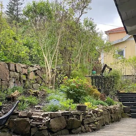 Charmigt hus i skogen, men mitt i stan Villa *