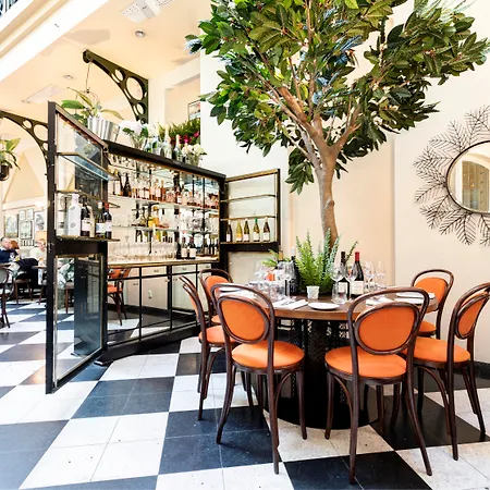 Elite Plaza Отель