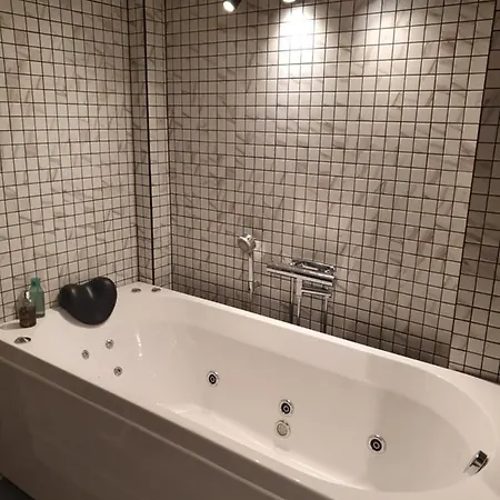 Aparthotel Downstairs *