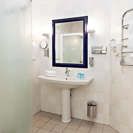 ホテル Center - Sure By Western