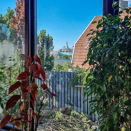 Nice In Västra Frölunda With Wifi&3 Bedrooms Semesterbostad *
