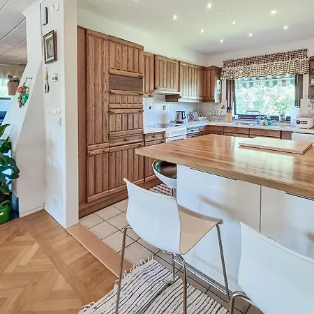 Semesterbostad Nice In Västra Frölunda With Wifi&3 Bedrooms *