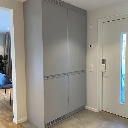 Luxurious With Free Parking Apartment