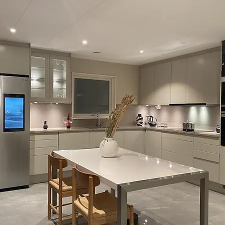 Luxurious With Free Parking Apartament *