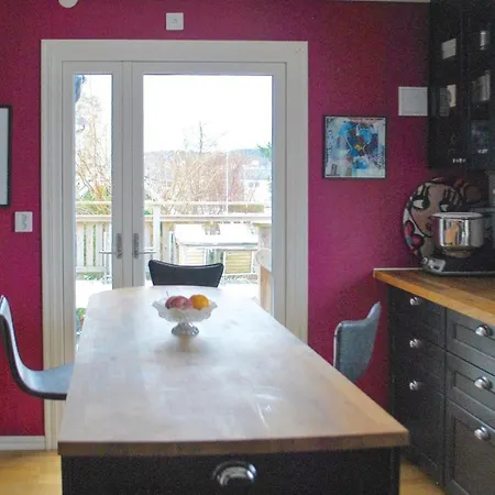بيت للعطل Nice In Svedalen With 4 Bedrooms And Wifi *