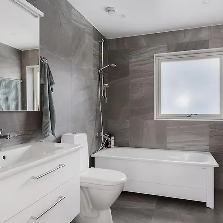 Villa Modernt Hus Med Parkeringsplatser Och Trädgård *