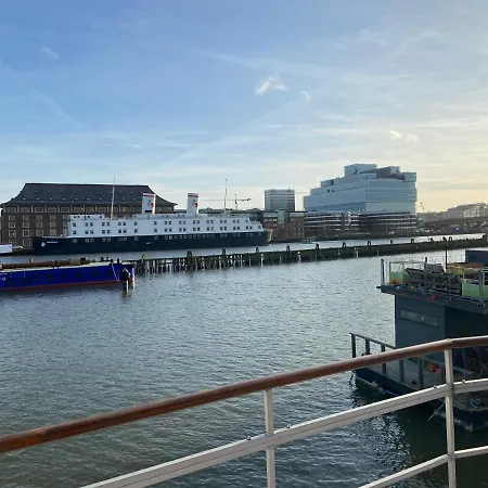 Úszó hotel Ringoe *