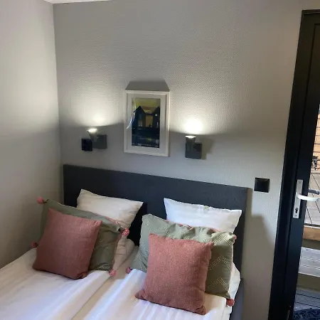 Ringoe Úszó hotel *