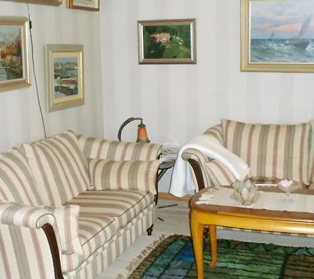Two-bedroom Holiday In Karna 2 Semesterbostad