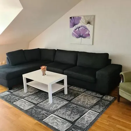 Tva Rums Lagenhet I Kalleback I
