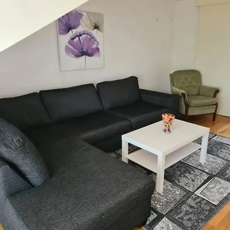 Tva Rums Lagenhet I Kalleback I *