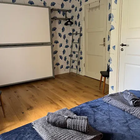 Eklinds Och Traedgard Apartmán *