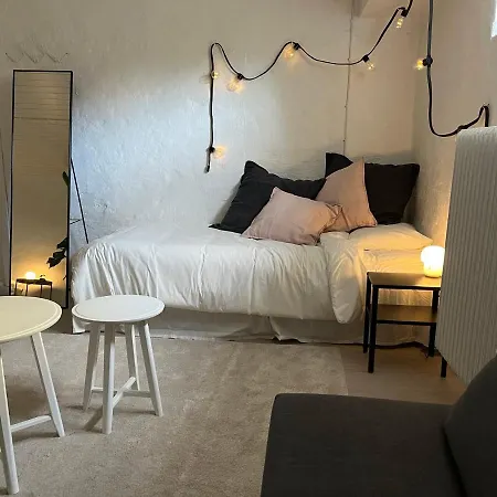 Living With Many Beds And Private Garden! *