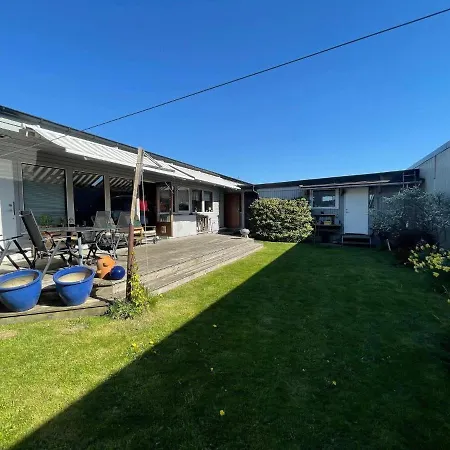 5 Person In Vaestra Froelunda * Goteborg