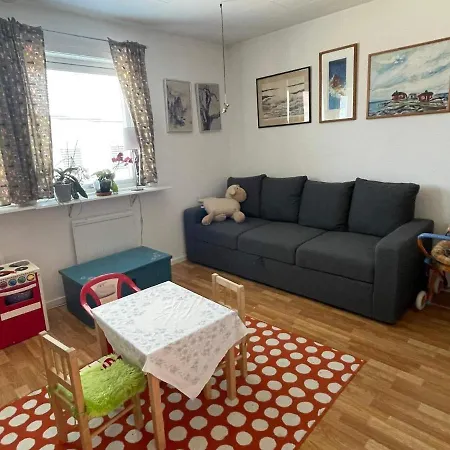 5 Person In Vaestra Froelunda Goteborg