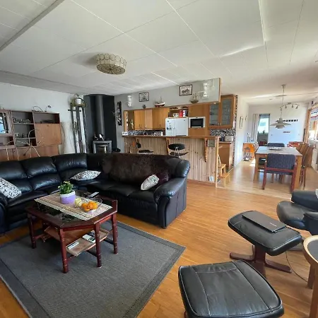 5 Person In Vaestra Froelunda