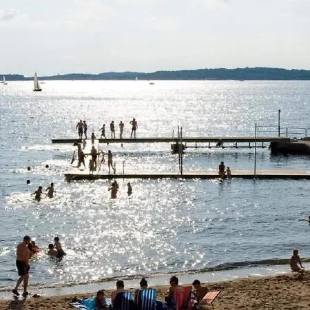 5 Person In Vaestra Froelunda