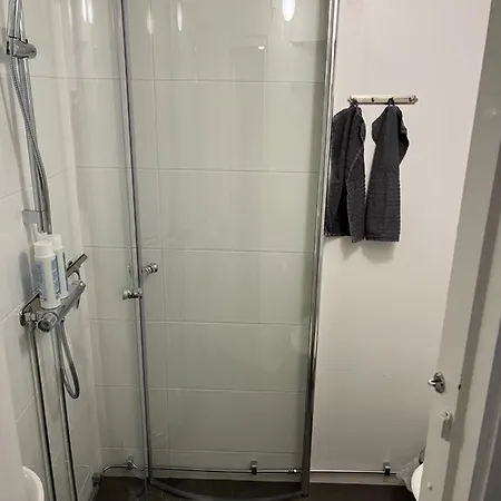 Spacious & Affordable Stay, 8 Sleeps With Garden! * Göteborg