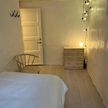 Living With Many Beds And Private Garden! Apartment