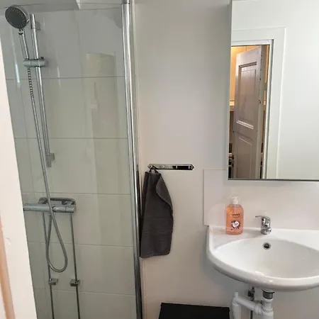 Apartament Spacious & Affordable Stay, 8 Sleeps With Garden! Göteborg