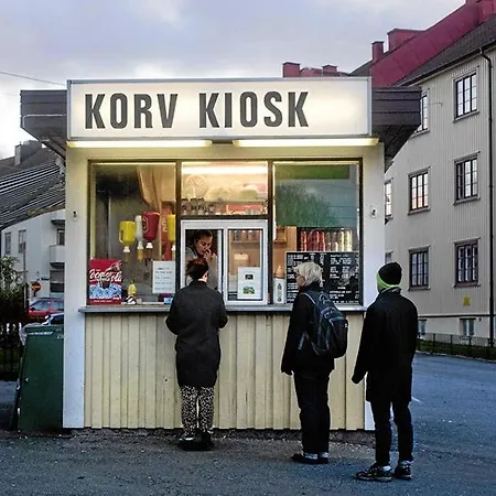 Spacious & Affordable Stay, 8 Sleeps With Garden! 公寓