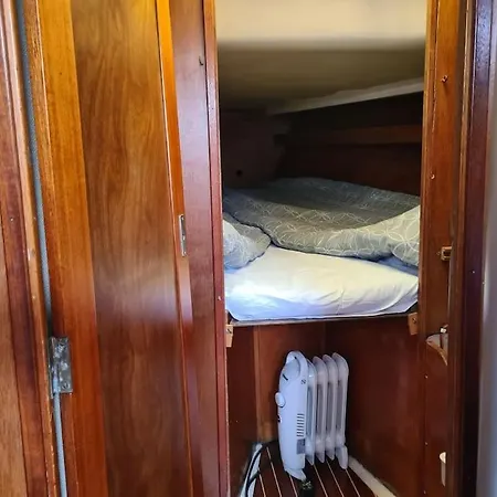 Downtown Sailboat - Vega 1 Botel Göteborg