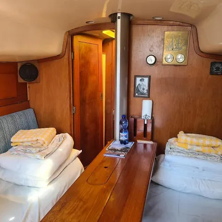 Botel Downtown Sailboat - Vega 1 Gothenburg