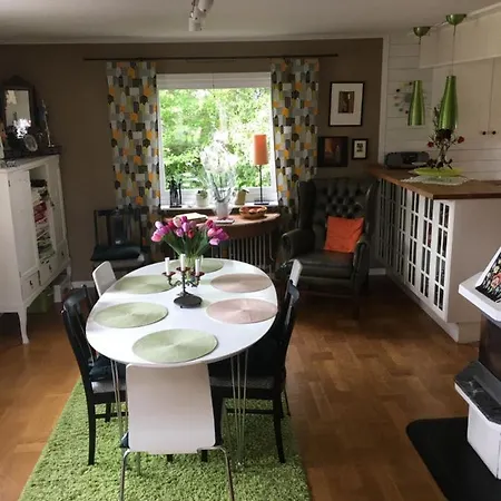 Bo Naera Och City. Villa Göteborg
