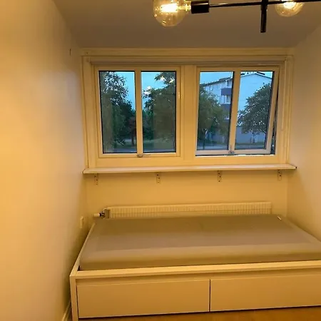 Fyrarumslagenhet For Uthyrning Lägenhet *