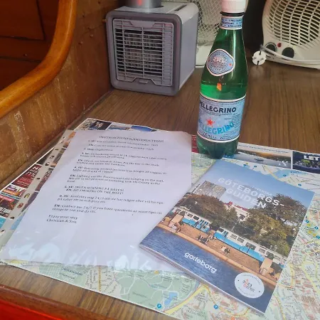 Downtown Sailboat - Vega 2