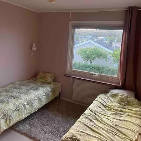 Hotell Spacious 4 Bedroom With Garden - Location 4*
