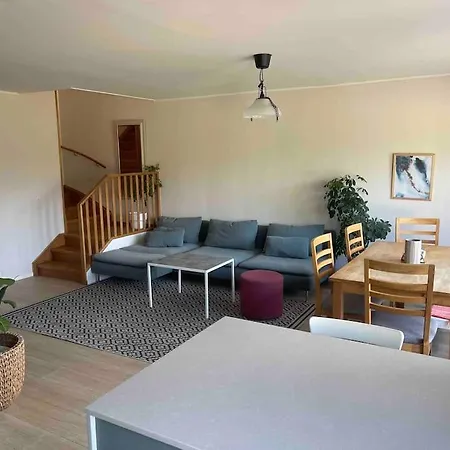 Spacious 4 Bedroom With Garden - Location 4*
