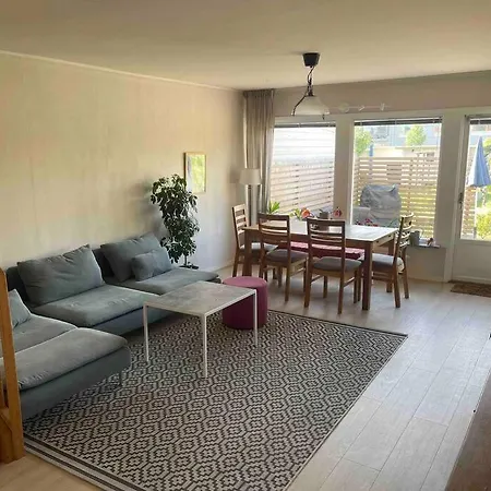 Hotell Spacious 4 Bedroom With Garden - Location Göteborg