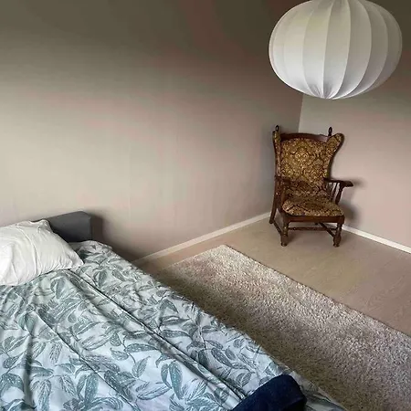 فندق Spacious 4 Bedroom With Garden - Location 4*