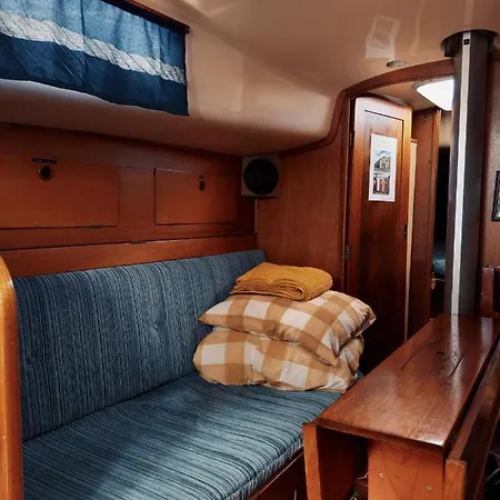 Downtown Sailboat - Vega 1 Bådhotel Göteborg